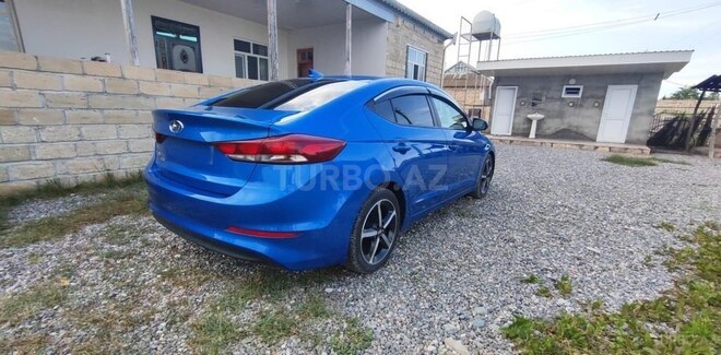 Hyundai Elantra-7