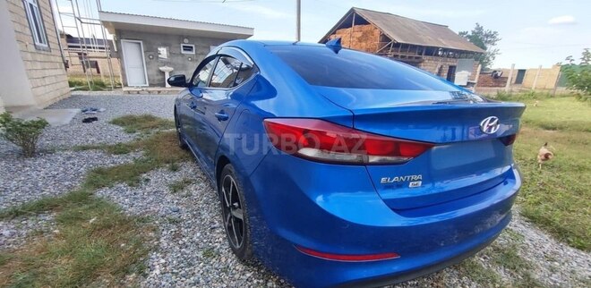 Hyundai Elantra-5