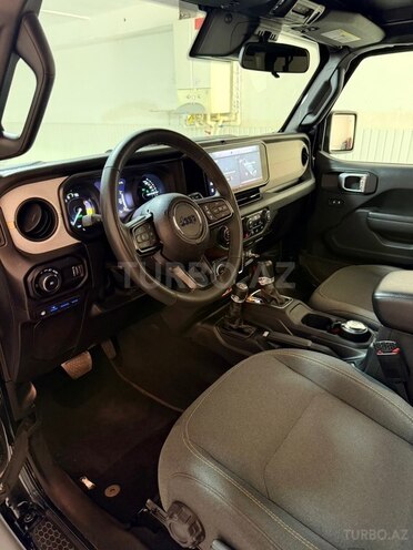 Jeep Wrangler-12