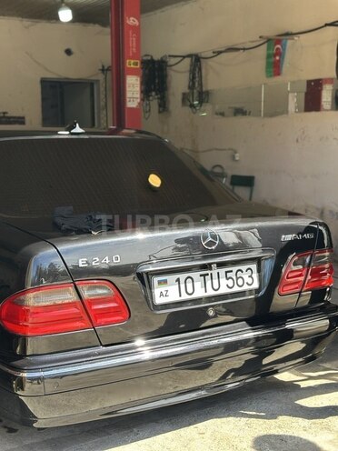 Mercedes E 240-4