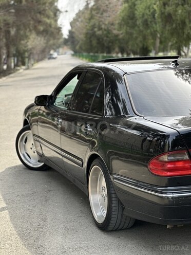 Mercedes E 240-3