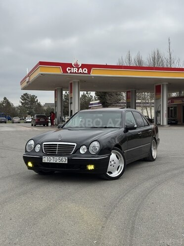 Mercedes E 240-11