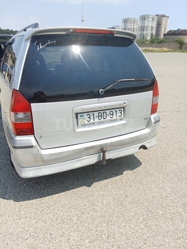 Mitsubishi Space Wagon-2