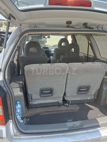 Mitsubishi Space Wagon-8