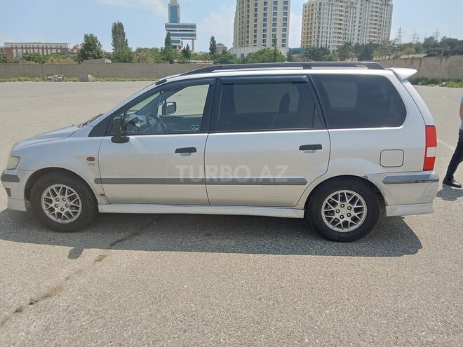 Mitsubishi Space Wagon-4