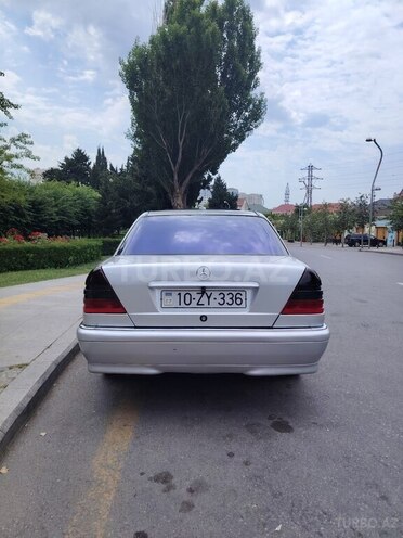 Mercedes C 220-11