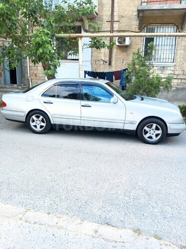 Mercedes E 230-2