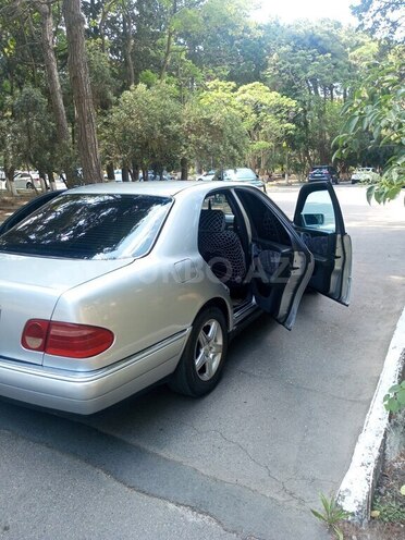 Mercedes E 230-3