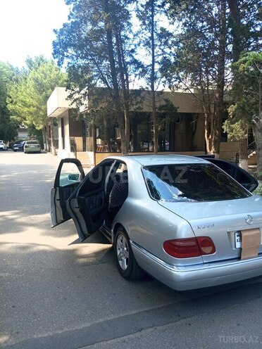 Mercedes E 230-4