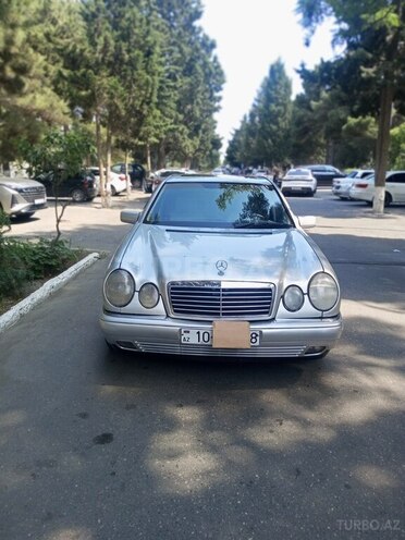 Mercedes E 230-1