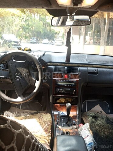 Mercedes E 230-12