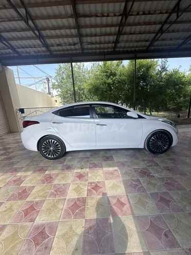 Hyundai Avante-3