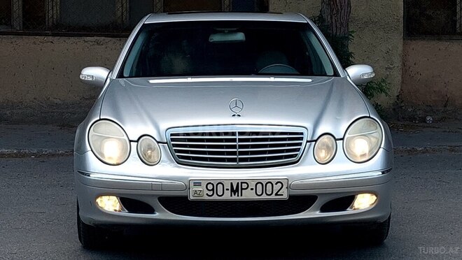 Mercedes E 240-1