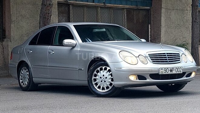 Mercedes E 240-4