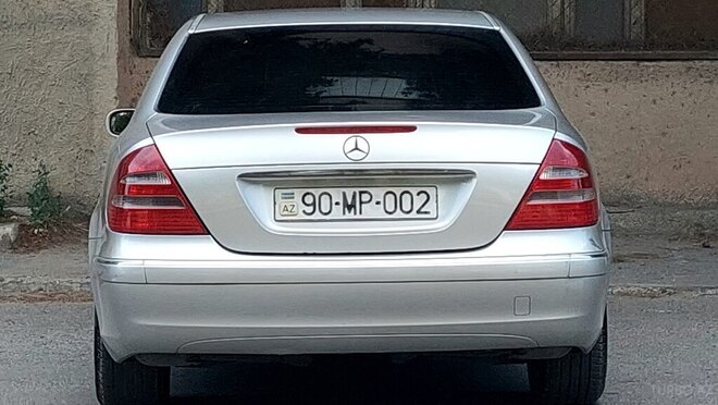 Mercedes E 240-8