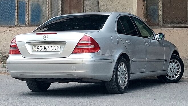 Mercedes E 240-11