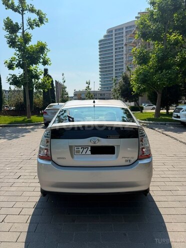 Toyota Prius-8