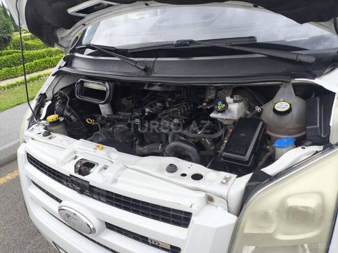 Ford Transit-9