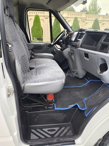 Ford Transit-18