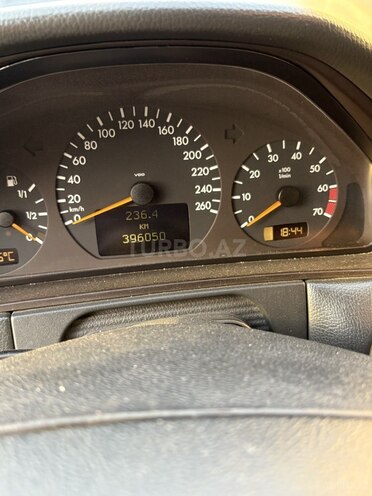Mercedes E 240-14