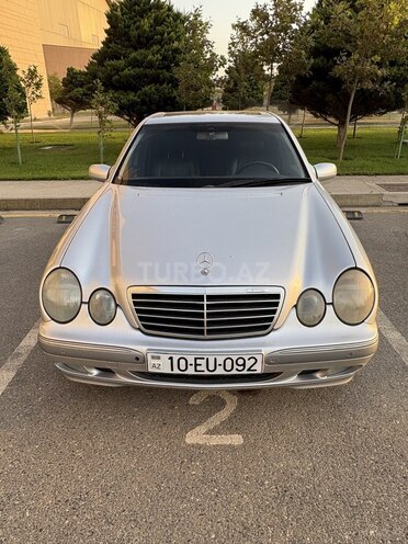 Mercedes E 240-1