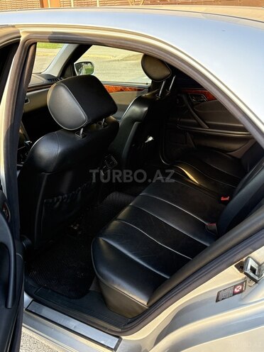 Mercedes E 240-11