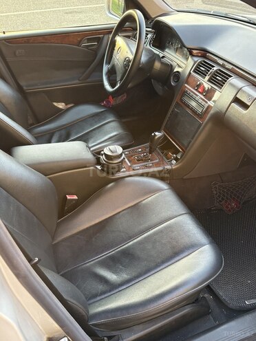 Mercedes E 240-7