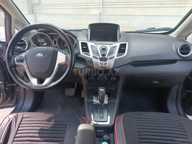 Ford Fiesta-10