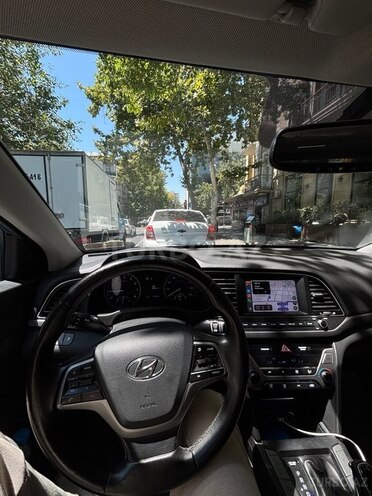 Hyundai Elantra-3