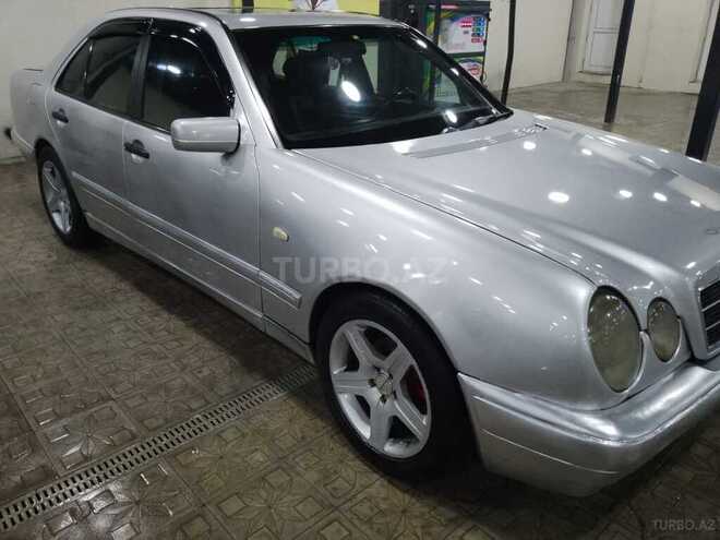 Mercedes E 220-2