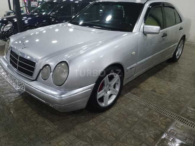 Mercedes E 220-1