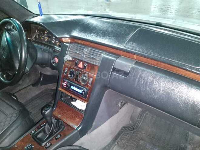 Mercedes E 220-4
