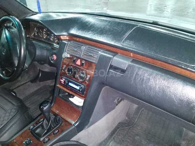 Mercedes E 220-9