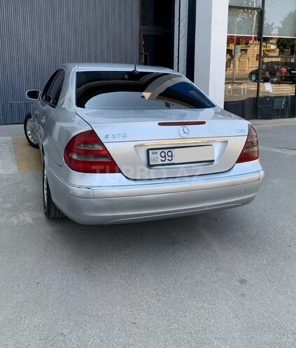 Mercedes E 270-4