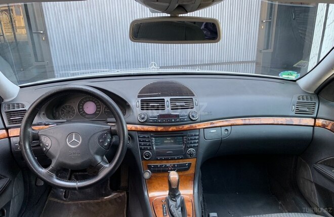 Mercedes E 270-5