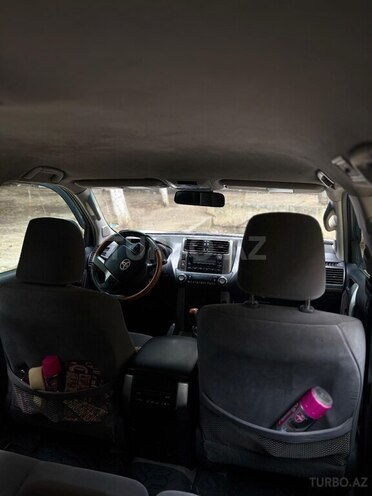 Toyota Land Cruiser Prado-5