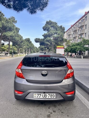Hyundai Accent-4