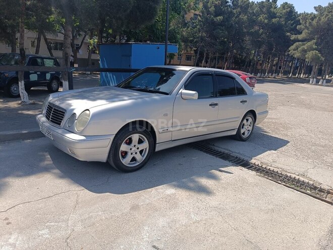 Mercedes E 240-6