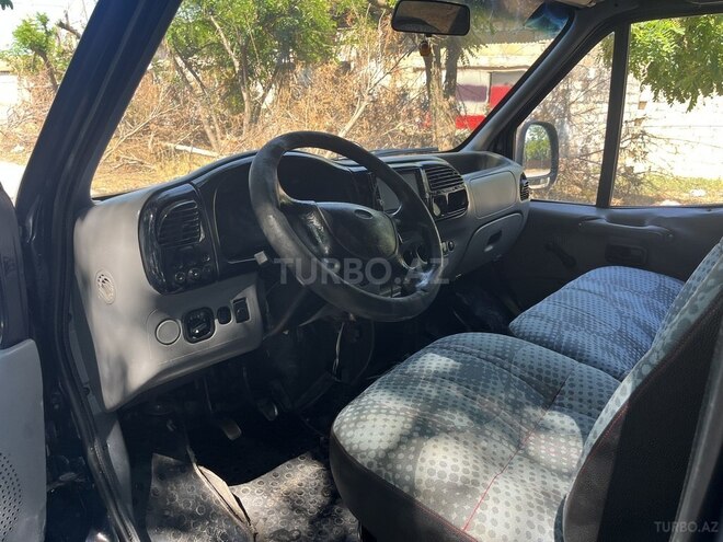 Ford Transit-3