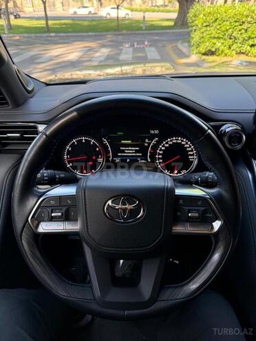 Toyota Land Cruiser-12