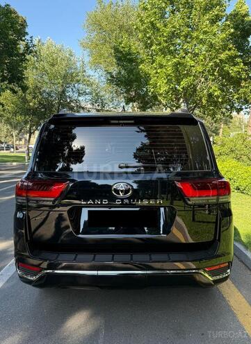 Toyota Land Cruiser-6
