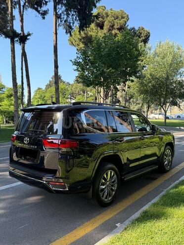 Toyota Land Cruiser-5