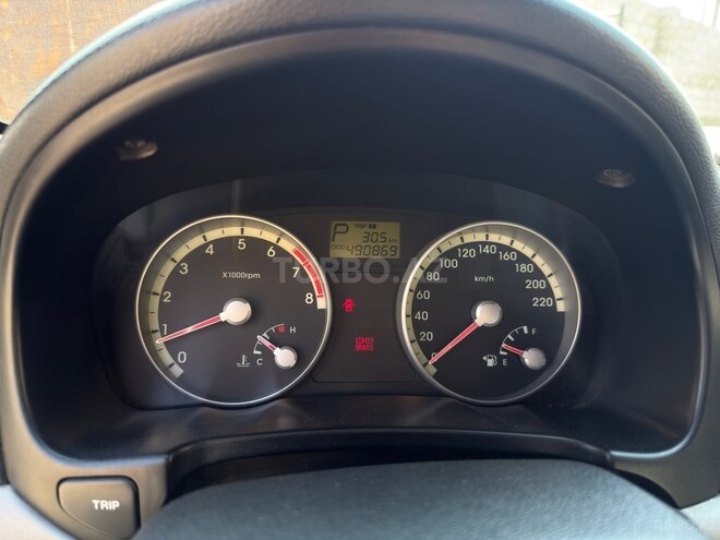 Hyundai Accent-15