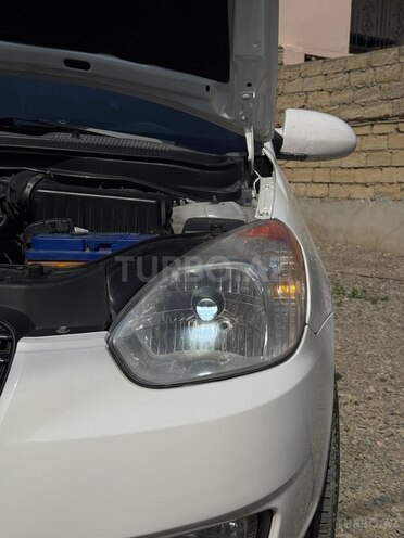 Hyundai Accent-12