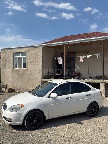 Hyundai Accent-2
