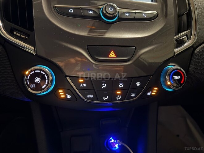 Chevrolet Cruze-17