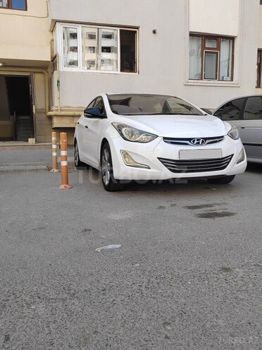 Hyundai Elantra-1