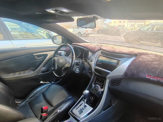 Hyundai Elantra-5