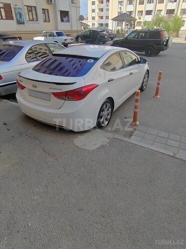 Hyundai Elantra-4