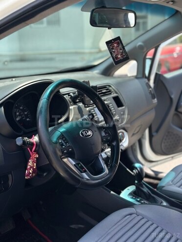 Kia Rio-12